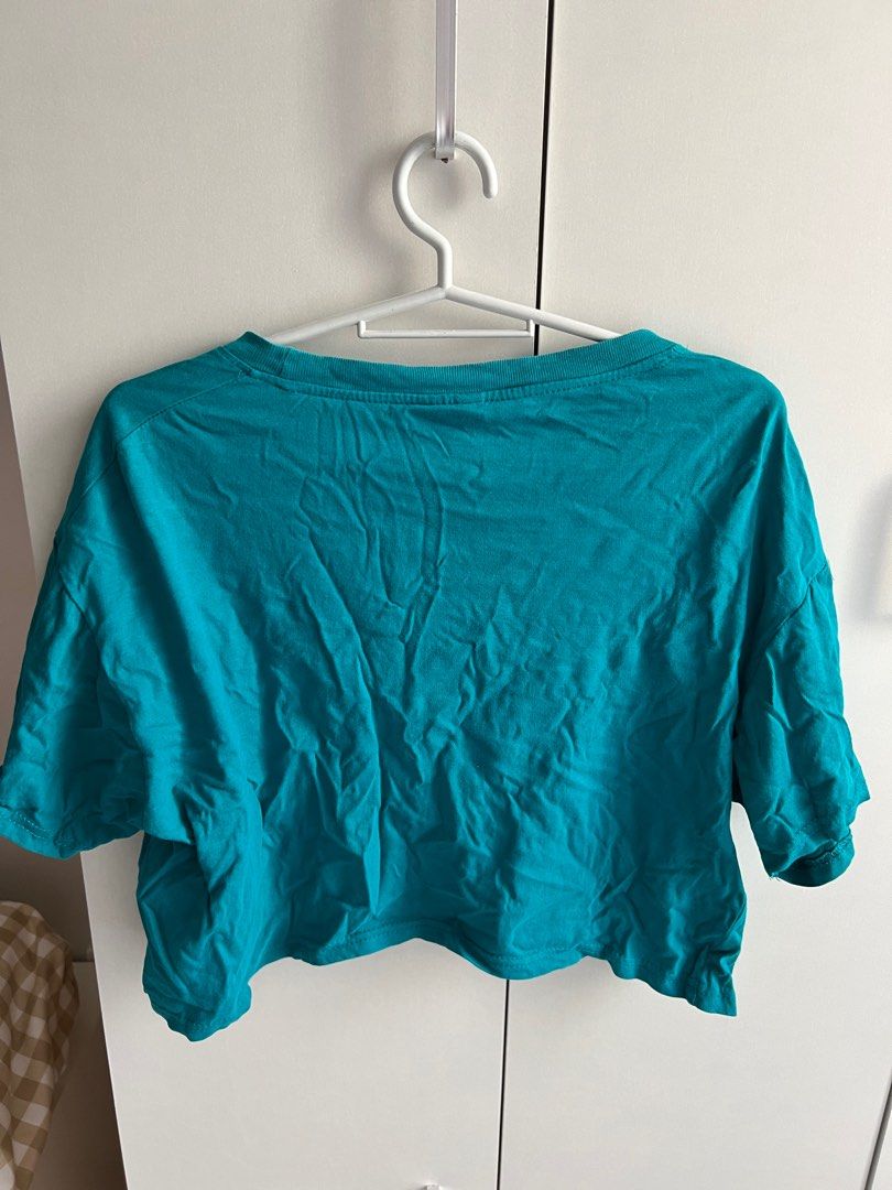 H&M croptop (Category: Shirts) located in Bulacan. Submitted by lezzdeclutter (Listing ID 1357090003, Image 2). Description: Size Medium Very cutesy ✨ Personal fave NO Flaws 💯 Rfs: decluttering since i’m now pregnant 📍Malolos, Bulacan .