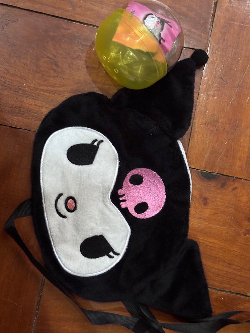 Kuromi Gashapon sling pouch (Category: Purses & Pouches) located in Quezon City. Submitted by jesclle (Listing ID 1357030282, Image 1). Description: with zipper brand new, got from gashapon in japan loc: QC.