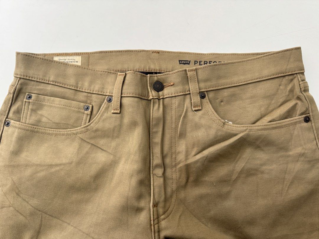 LEVIS BIG E (Category: Trousers) located in Kuala Lumpur. Submitted by dimastore (Listing ID 1356999751, Image 2). Description: LEVIS BIG E CONDITION 9/10 KAIN STRATCHABLE KAIN DALAM HITAM SIZE TAG W 34 / L 32 MANUAL SIZE PINGGANG ( 37 ) inch LABUH ( 40.5 ) inch SIZE KAKI BAWAH ( 8.5 ) inch SIZE PEHE ( 12 ) inch SIZE BETIS ( 9.5 ) inch HARGA ( RM 160.00 ) POSTAGE SAYA BELANJA .