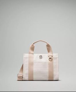 （分類：）位於 。 由 cestbeau 提交（商品編號 1357174893，圖片 1）。簡介： 。