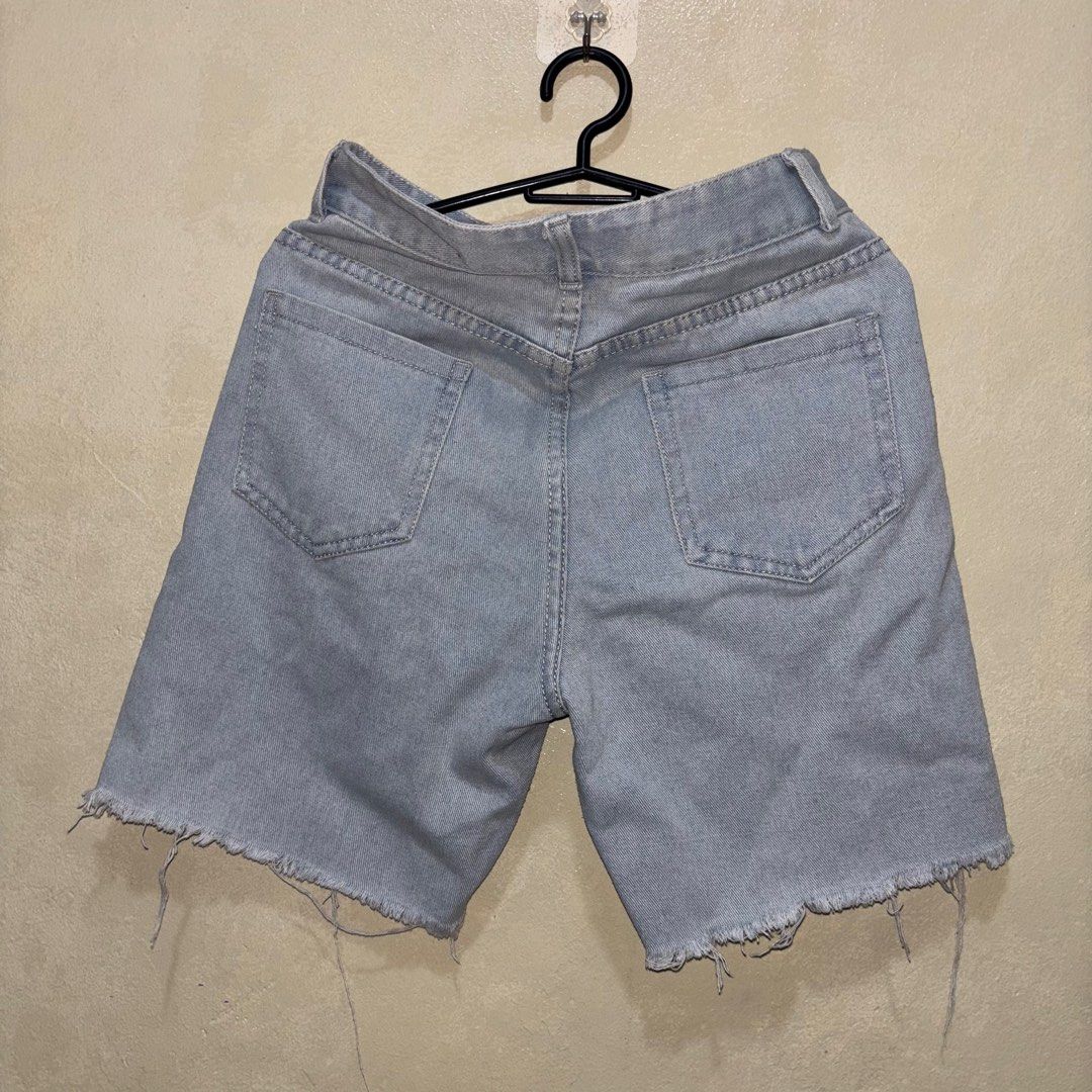 Mom jeans shorts, soft denim (Category: Shorts) located in Manila. Submitted by de.clutter_manila (Listing ID 1357082233, Image 3). Description: Size small Can fit up to waist 26.