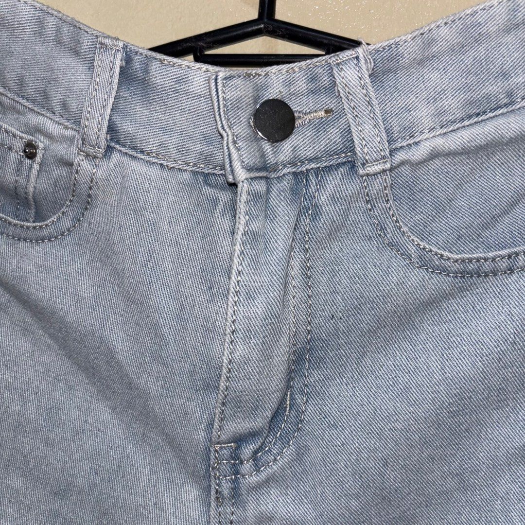 Mom jeans shorts, soft denim (Category: Shorts) located in Manila. Submitted by de.clutter_manila (Listing ID 1357082233, Image 2). Description: Size small Can fit up to waist 26.