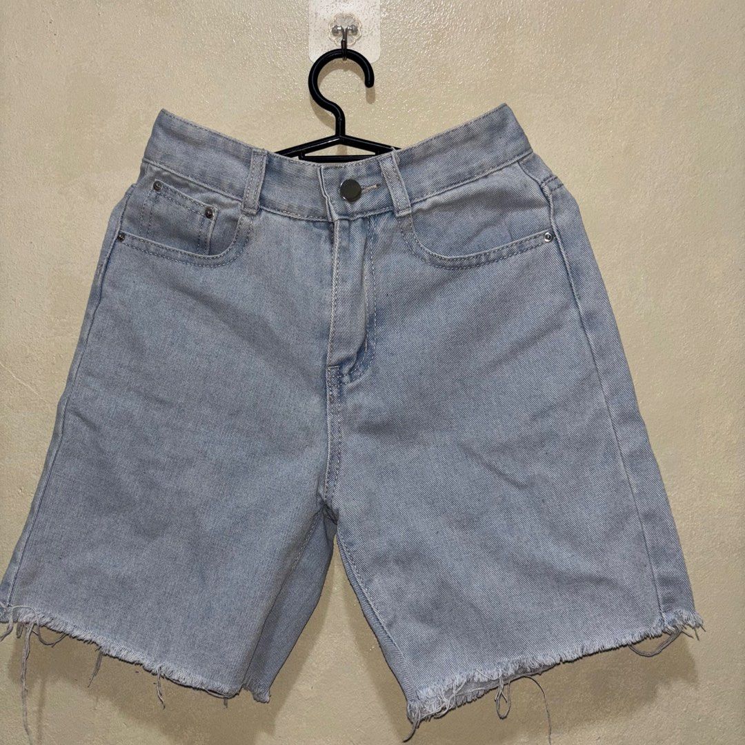 Mom jeans shorts, soft denim (Category: Shorts) located in Manila. Submitted by de.clutter_manila (Listing ID 1357082233, Image 1). Description: Size small Can fit up to waist 26.