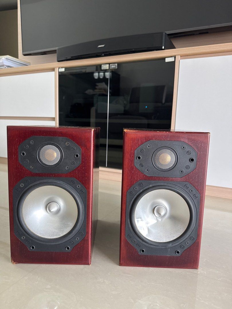 Monitor Audio speakers (made in England)63205310332802114
