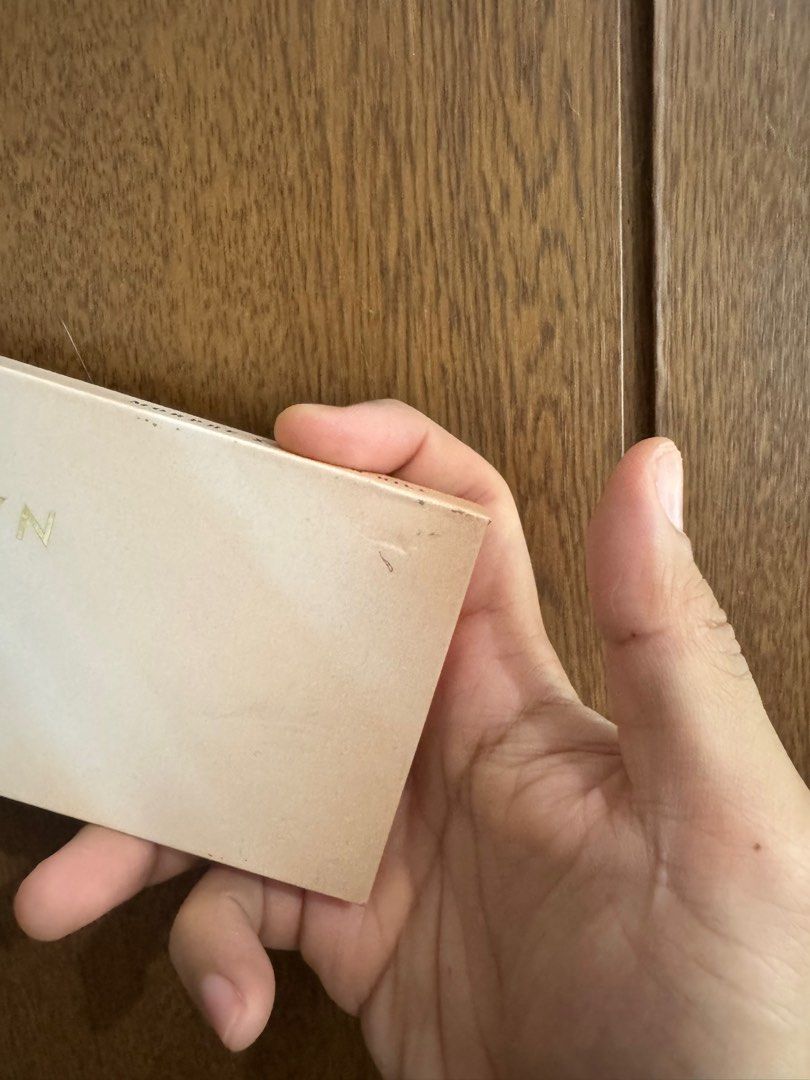 Morphe x Jaclyn Hill Divine Neutrals Palette (Category: Makeup) located in Quezon City. Submitted by theskinboy.ph2 (Listing ID 1356996485, Image 2). Description: With minor dents on the outer part of packaging. Basically just kept in my vanity space..