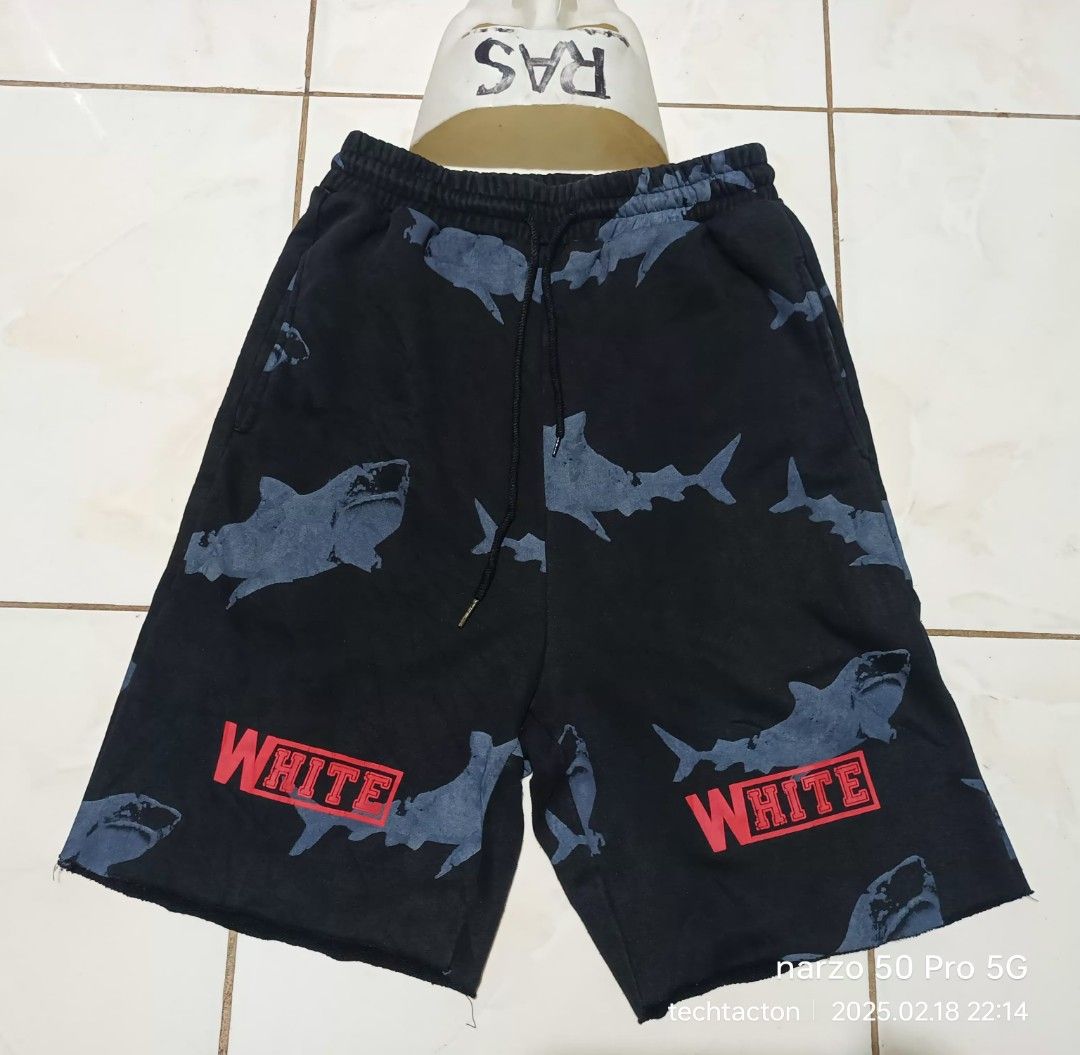 OFF-WHITE shark Aop (Category: Shorts) located in Santo Tomas. Submitted by pickers_corner (Listing ID 1356994170, Image 1). Description: OFF-WHITE shark Aop size M fit 30-32 Length 19 no holes no stain excellent.
