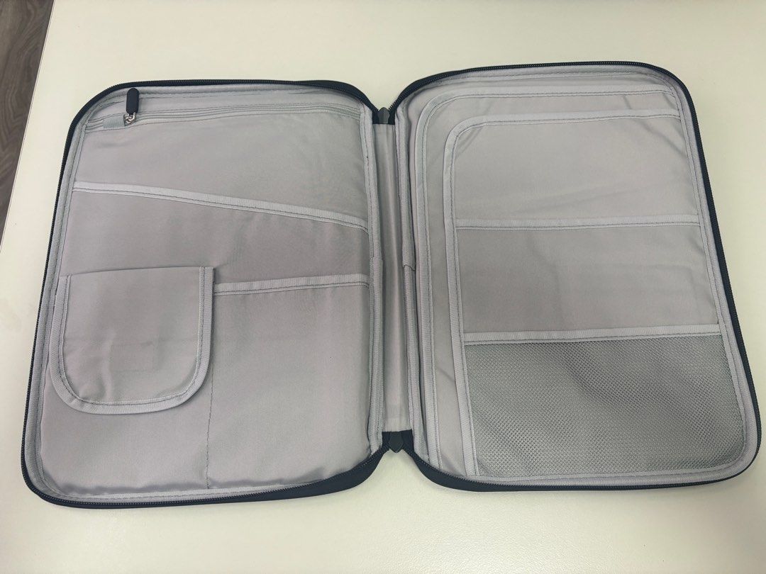 Document Bag (Category: Laptop Bags & Sleeves) located in Singapore. Submitted by takbolehtahan (Listing ID 1357066176, Image 2). Description: Many compartments Can fit tablets .