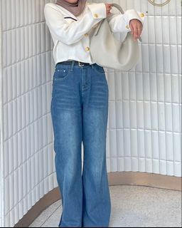 (Category: ) located in . Submitted by wardrobe.g (Listing ID 1357158280, Image 1). Description: .