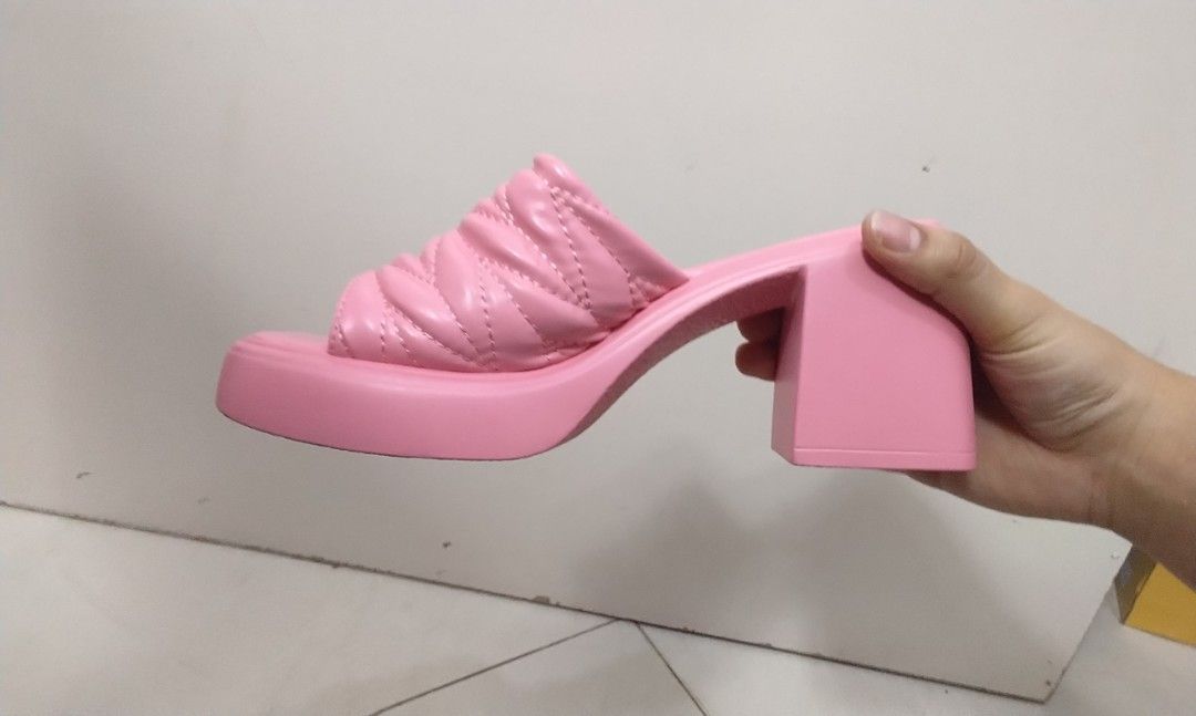 Pink chunky sandals size 38 (Category: Wedges) located in San Juan City. Submitted by solnbart (Listing ID 1357115167, Image 3). Description: .