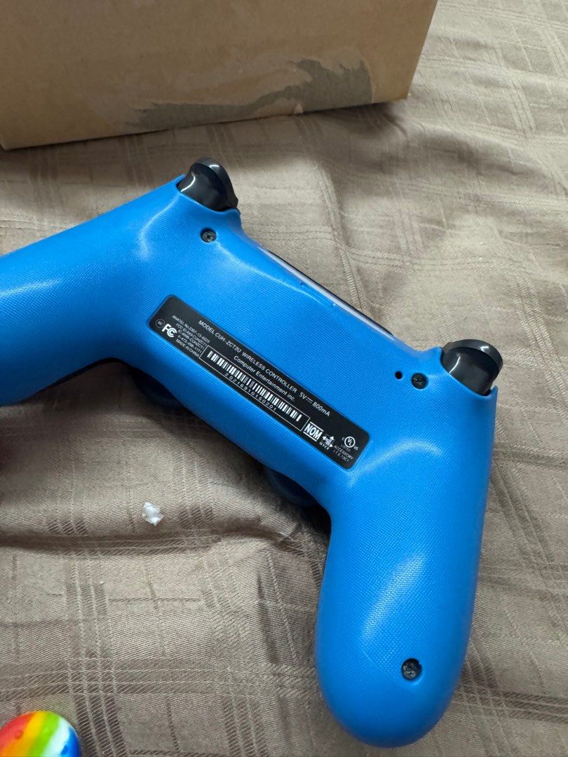 PS4 Controller (Category: Controllers) located in Singapore. Submitted by fast_good_and_cheap (Listing ID 1357107724, Image 3). Description: 467b Yishun ave 6 Yishun mrt.