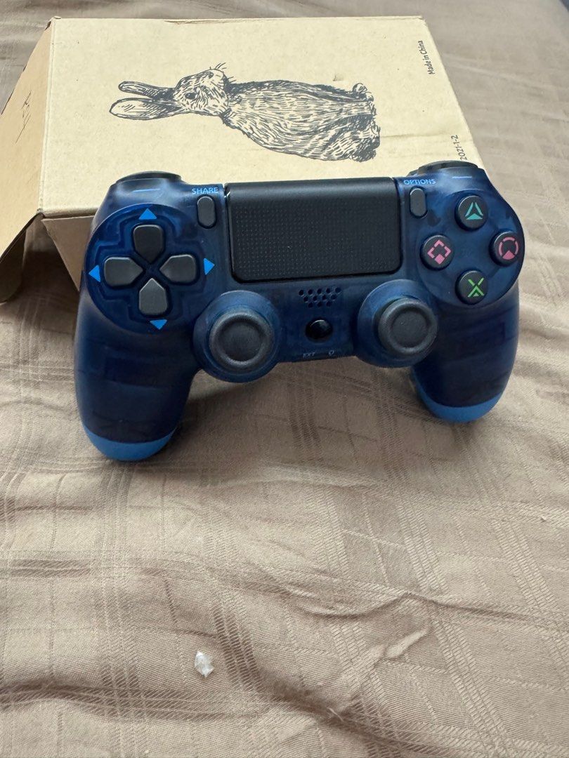 PS4 Controller (Category: Controllers) located in Singapore. Submitted by fast_good_and_cheap (Listing ID 1357107724, Image 1). Description: 467b Yishun ave 6 Yishun mrt.