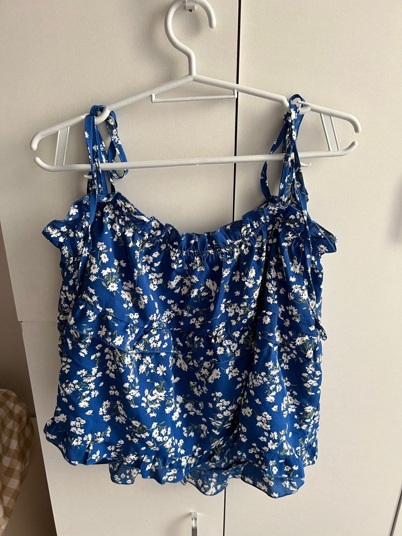 Shein floral tietop (Category: Sleeveless) located in Bulacan. Submitted by lezzdeclutter (Listing ID 1357090288, Image 2). Description: Size Large Very cutesy ✨ Personal fave NO Flaws 💯 Rfs: decluttering since i’m now pregnant 📍Malolos, Bulacan .