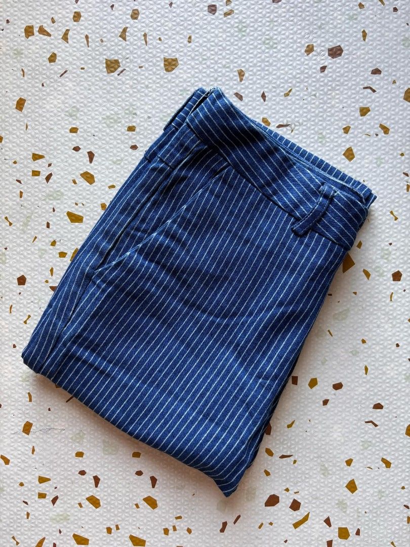 Smyth Blue Stripes Trouser (Category: Trousers) located in Binan City. Submitted by agent_aaron (Listing ID 1357111298, Image 1). Description: Dimes: 28x35.