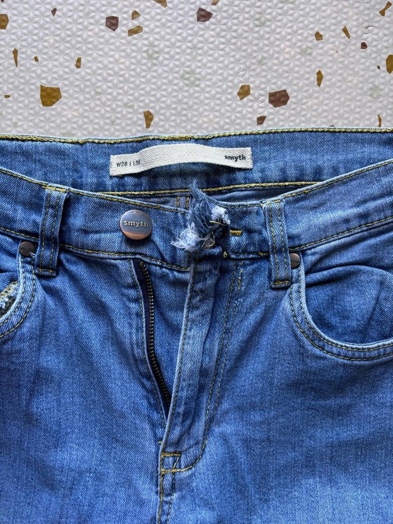 Smyth Jeans (Category: Jeans) located in Binan City. Submitted by agent_aaron (Listing ID 1357109036, Image 3). Description: Dimes: 28x39.