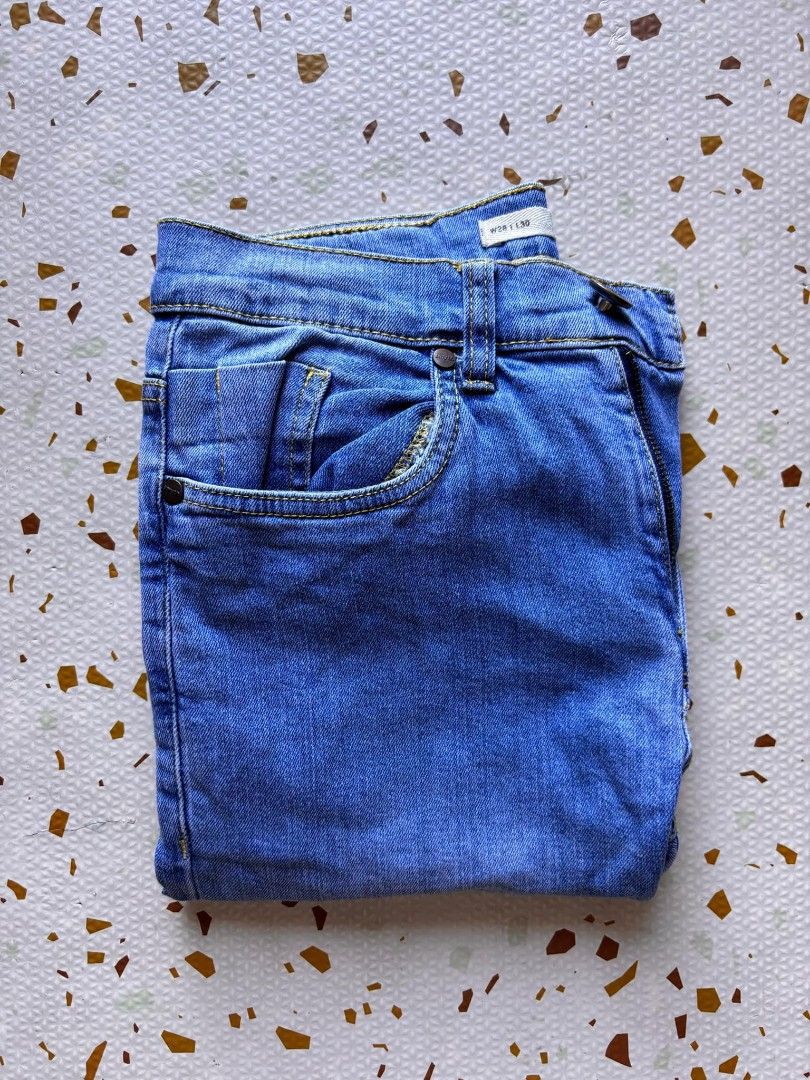 Smyth Jeans (Category: Jeans) located in Binan City. Submitted by agent_aaron (Listing ID 1357109036, Image 2). Description: Dimes: 28x39.