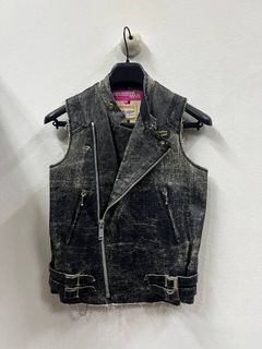 (Category: ) located in . Submitted by upstairsgarments (Listing ID 1357027549, Image 1). Description: .