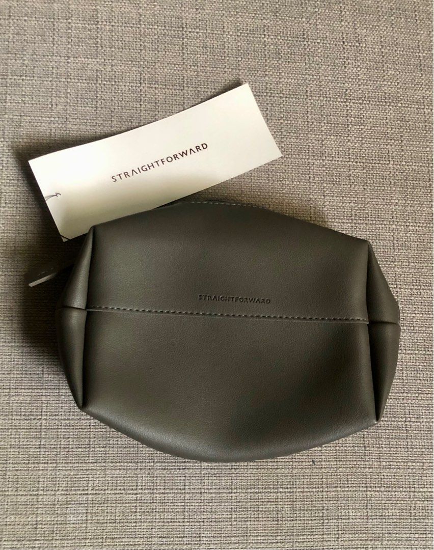 Straightforward Unisex Dark Gray Leather Pouch -BNWT (Category: Purses & Pouches) located in Manila. Submitted by dlorne (Listing ID 1356999810, Image 2). Description: Great for gifting..