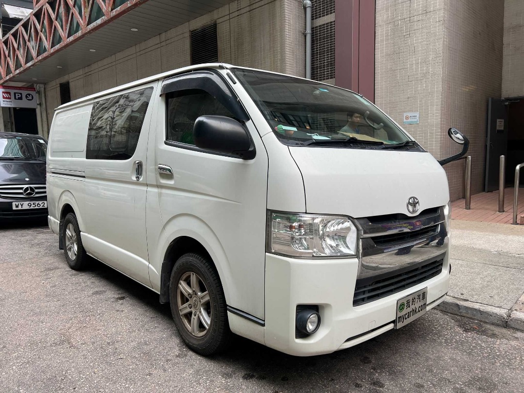 Toyota HIACE 3.0 DELUXE Auto62863132337283111