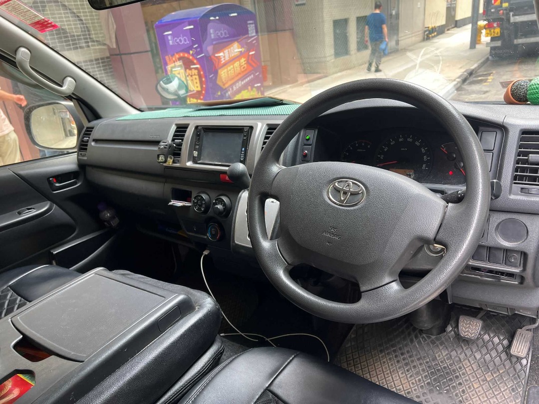 Toyota HIACE 3.0 DELUXE Auto62863132337283114