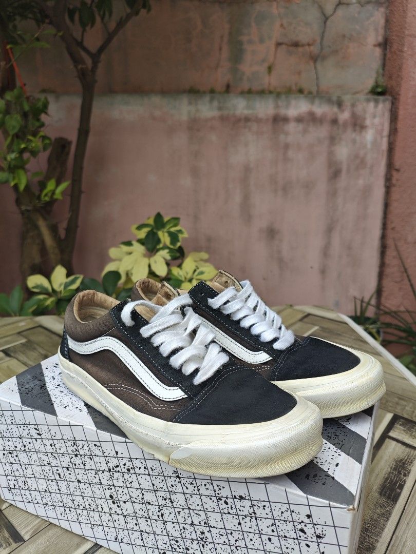 VANS ANAHEIM DX and VAULT OS V2 (Category: Sneakers) located in Quezon City. Submitted by brixl (Listing ID 1357002733, Image 3). Description: AS PACK NA YAN NASA PIC UNG ISSUE YELLOWISH KASI NA STOCK. MESYO FADED AT UNG ISA MAY PIN HOLE KINAGAT NG PUSA. PRANG 1 YEAR NA NDI NAGAMIT. BOTH NEED WASH BUKOD DON SA ISSUE NA NAKA POST WALA NA. BOTH SIZE 8 US MENS +SF LOC KO, QC.