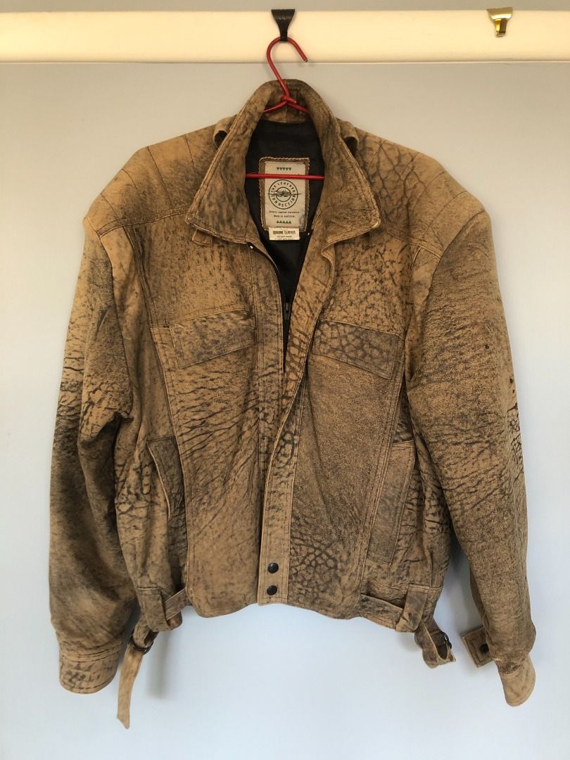 Vintage Brown Worn Leather Jacket (Category: Men's Clothes) located in Brunswick. Submitted by alexanderd62298 (Listing ID 1356996370, Image 1). Description: Vintage Leather Jacket Mens Large Made in Australia Supple leather with small signs of wear Pick up in Reservoir or happy to meet up in Melbourne North Postage available Australia wide with additional cost .