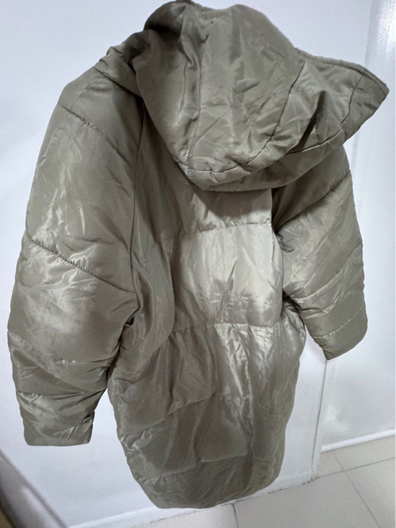 Winter Jacket (Category: Coats, Jackets and Outerwear) located in Kuala Kangsar. Submitted by sirgadget (Listing ID 1357123316, Image 2). Description: Well good condition Unisex Prefer cod only .