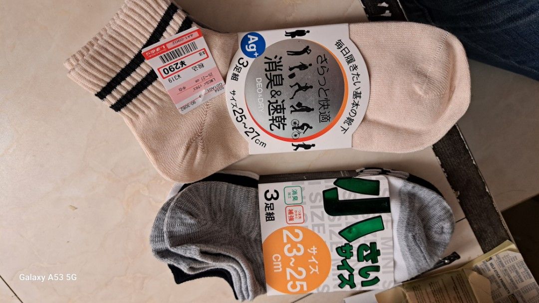 Women socks grey white black stripes creme （分類：襪褲襪）位於 Hong Kong。 由 sellswapdonate 提交（商品編號 1357142837，圖片 3）。簡介： 。