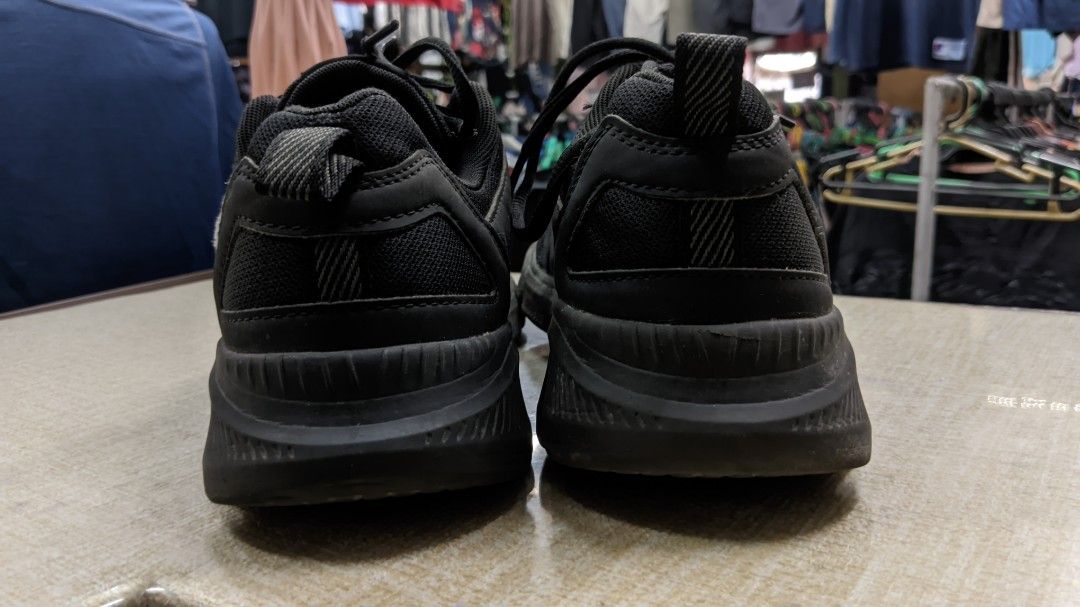 XTEP Running Shoes (Category: Sneakers) located in Naga. Submitted by sherahmaeee (Listing ID 1357044919, Image 2). Description: US 9 EUR 42 UK 8 PM for more pictures. Price is negotiable sf shouldered by the buyer.