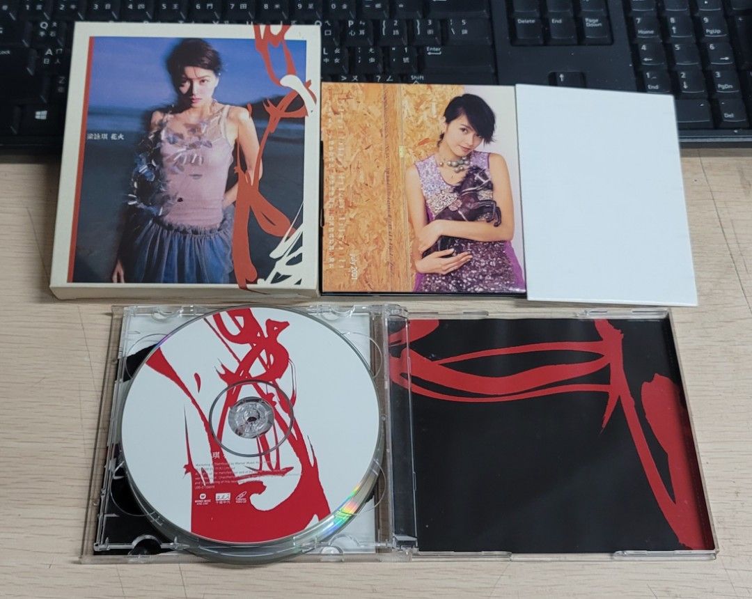 包郵] AK 齊件CD + VCD 梁詠琪火花2000 附Gigi Leung 拉頁月曆歌詞及外