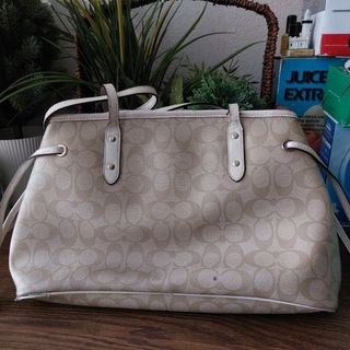 (Category: ) located in . Submitted by mwlleemk22 (Listing ID 1357298537, Image 1). Description: .