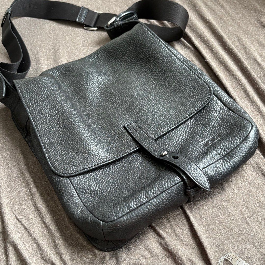 CLEARANCE ❗️Authentic Tumi Leather Crossbody (Category: Luxury Bags & Wallets) located in Manila. Submitted by snatchmybag (Listing ID 1357377714, Image 3). Description: .