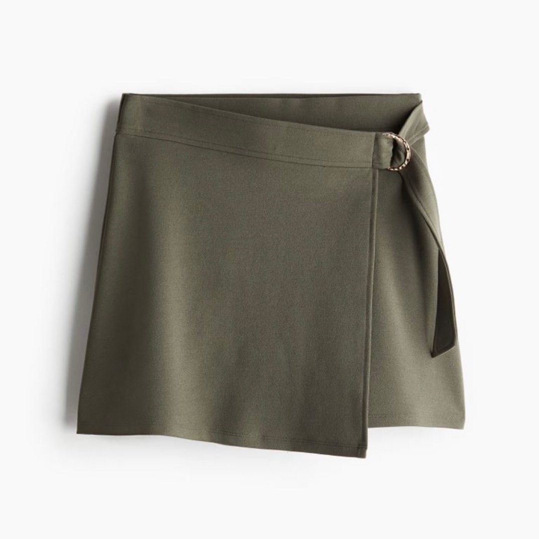 BNWT H&M Wrap Skort Dark Khaki Green (Category: Skirts) located in Orion. Submitted by alyssamint (Listing ID 1357279740, Image 1). Description: H&M Wrap Skort Color Dark Khaki Green Size XS Brand New with Tag.