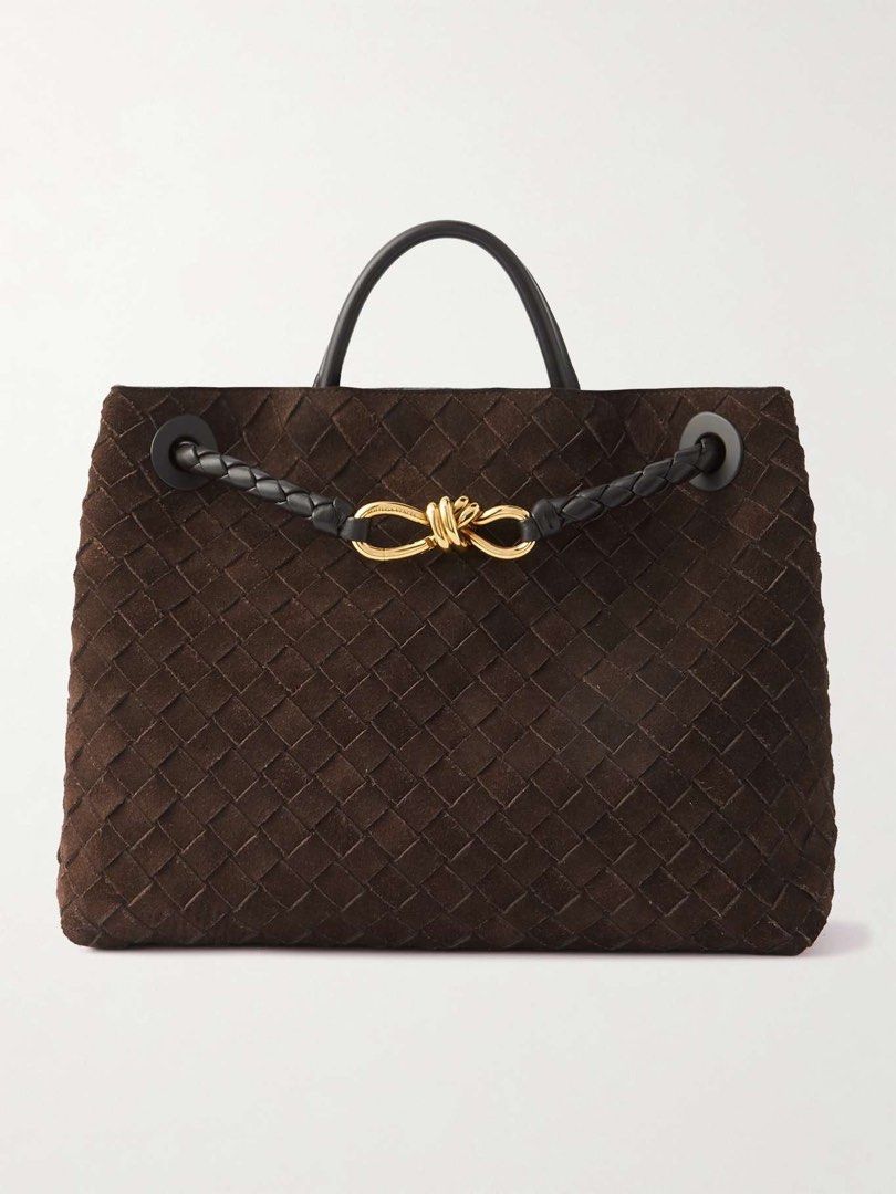 Bottega Andiamo Large (Category: Luxury Bags & Wallets) located in Tagaytay City. Submitted by verycutesy8 (Listing ID 1357262947, Image 1). Description: Flash sale today only! Bottega Veneta’s suede ‘Andiamo’ tote has a retro shape that’s perfectly sized to hold a few everyday essentials, like your phone, wallet and a book, and a laptop on the morning commute. Can be shoulder bag and a crossbody bag depending on your height. Comes with dustbag o