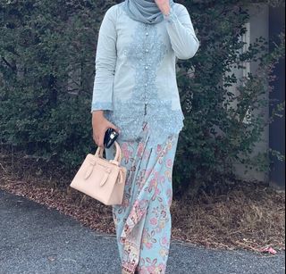 (Category: ) located in . Submitted by aina8587 (Listing ID 1357286388, Image 1). Description: .