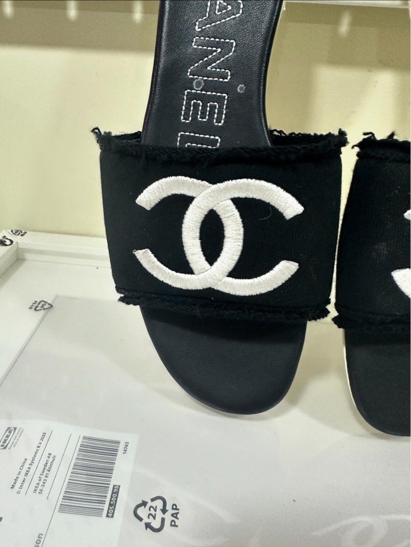 Chanel Flats (Category: Flats & Sandals) located in Manila. Submitted by buy.that.bag (Listing ID 1357362067, Image 3). Description: Guaranteed Authentic Shoes Only Size 39s/25 cm end to end MOP: BDO/BPI/Gcash Shipping c/o buyer PIOG .