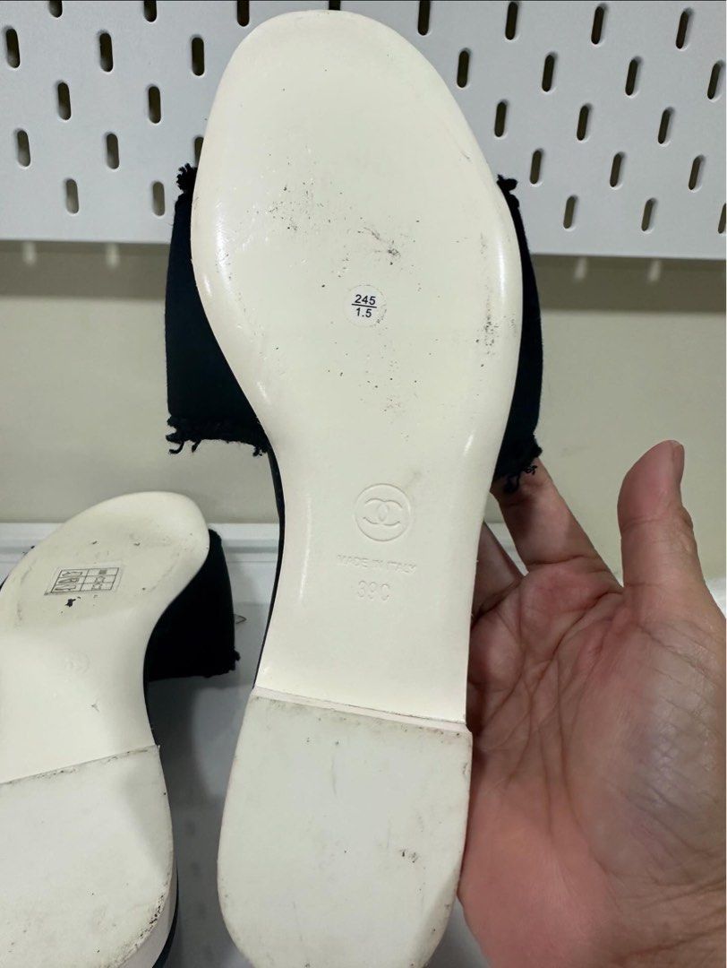 Chanel Flats (Category: Flats & Sandals) located in Manila. Submitted by buy.that.bag (Listing ID 1357362067, Image 2). Description: Guaranteed Authentic Shoes Only Size 39s/25 cm end to end MOP: BDO/BPI/Gcash Shipping c/o buyer PIOG .