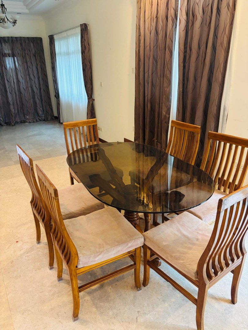 Dining Table Set (Category: Tables & Sets) located in Singapore. Submitted by baskergoya19879 (Listing ID 1357211982, Image 2). Description: .
