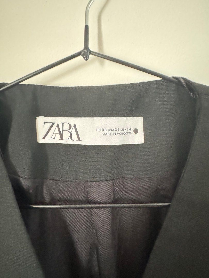 Double breasted dress with shoulder pads (Category: Dresses) located in Mandaluyong City. Submitted by lgdgl (Listing ID 1357305086, Image 2). Description: Zara, xs size Length falls above the knees Double breasted Elegant especially with the shoulder pads.