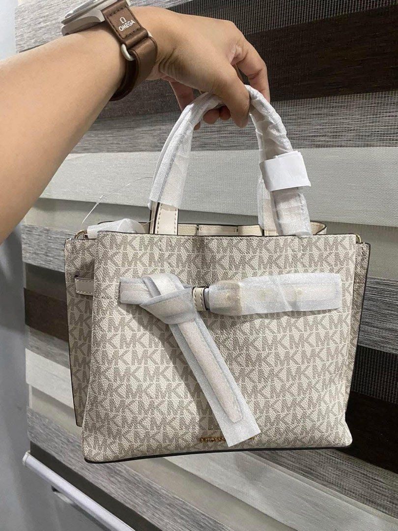 Emilia Belted (Category: Luxury Bags & Wallets) located in Manila. Submitted by lovieauthenticmerchandise (Listing ID 1357191405, Image 2). Description: .