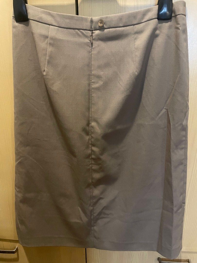 ESPRIT (Category: Skirts) located in Manila. Submitted by cjmen (Listing ID 1357230896, Image 3). Description: ESPRIT knee length skirt with lining. .