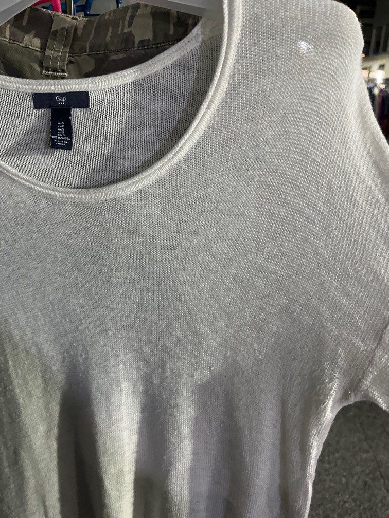 Gap (Category: Tshirts & Polo Shirts) located in Sepang. Submitted by goodthingscometothosewhowait (Listing ID 1357361802, Image 3). Description: Size S tapi size badan M L boleh pakai.
