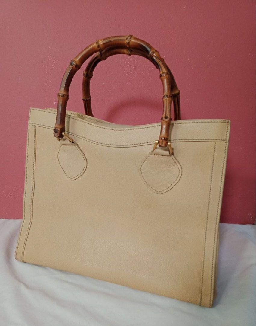 Gucci Bamboo Tote (Category: Luxury Bags & Wallets) located in Muntinlupa City. Submitted by cssshop (Listing ID 1357325796, Image 1). Description: Bamboo handle Leather.