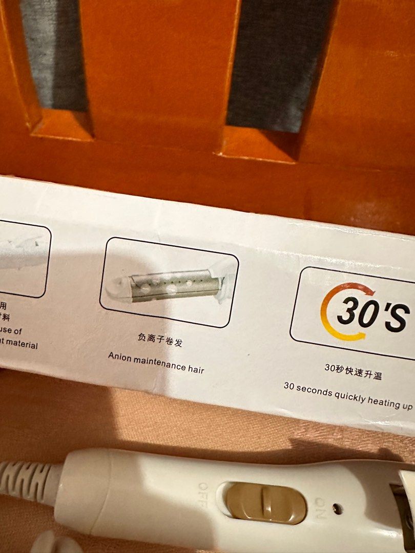 Hair Straightener/Curler (Category: Hair) located in Mandaluyong City. Submitted by Mshy09 (Listing ID 1357303467, Image 3). Description: Hindi nagamit. Trinay lang. .