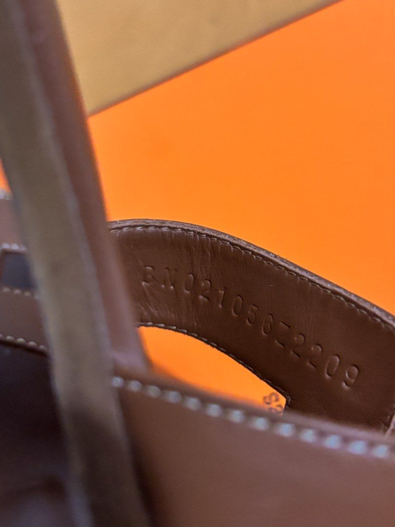 Hermes Oran Gold 35.5 (Category: Flats & Sandals) located in Paranaque City. Submitted by afbb855 (Listing ID 1357247105, Image 2). Description: Bought in Hermes GB5 in December 2022. No receipt na 😔 but guaranteed authentic and comes with inclusions: shoe bags, box, and paper bag ☺️ Has scuffs and wear and tear from use, please see photos. Not at all noticeable when worn. Slightly negotiable! .