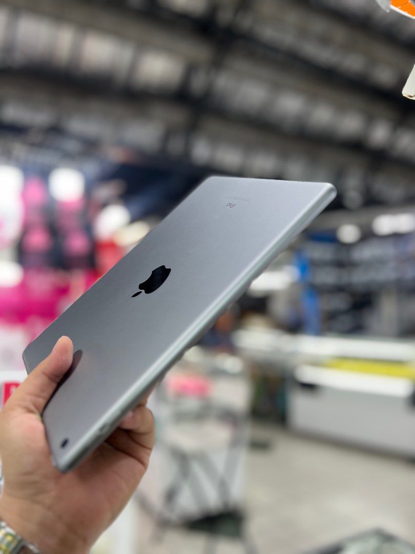 IPAD 6TH GEN 32GB (Category: iPad) located in Manila. Submitted by farhanadau39938 (Listing ID 1357286180, Image 3). Description: IPAD 6TH GEN ~STORAGE | 32GB☑️ ~UPDATE VERSION ☑️ ~GOOD FOR GAMING☑️ ~NO ISSUE☑️ ~NO REPAIR HISTORY ☑️ ~LEGIT | ORIGINAL ☑️ ~UNLI RESET ~NOT REFURBISHED ~99%SMOOTH☑️ -WIFI USE INCLUSION ~CASE☑️ ~TEMPERD GLASS☑️ ~CHARGER ☑️ CASH ON DELIVERY NATIONWIDE 🚚 ~OPEN FOR COD cash on delivery 📦 ~OPEN FOR COP cash on pick up ⬆️