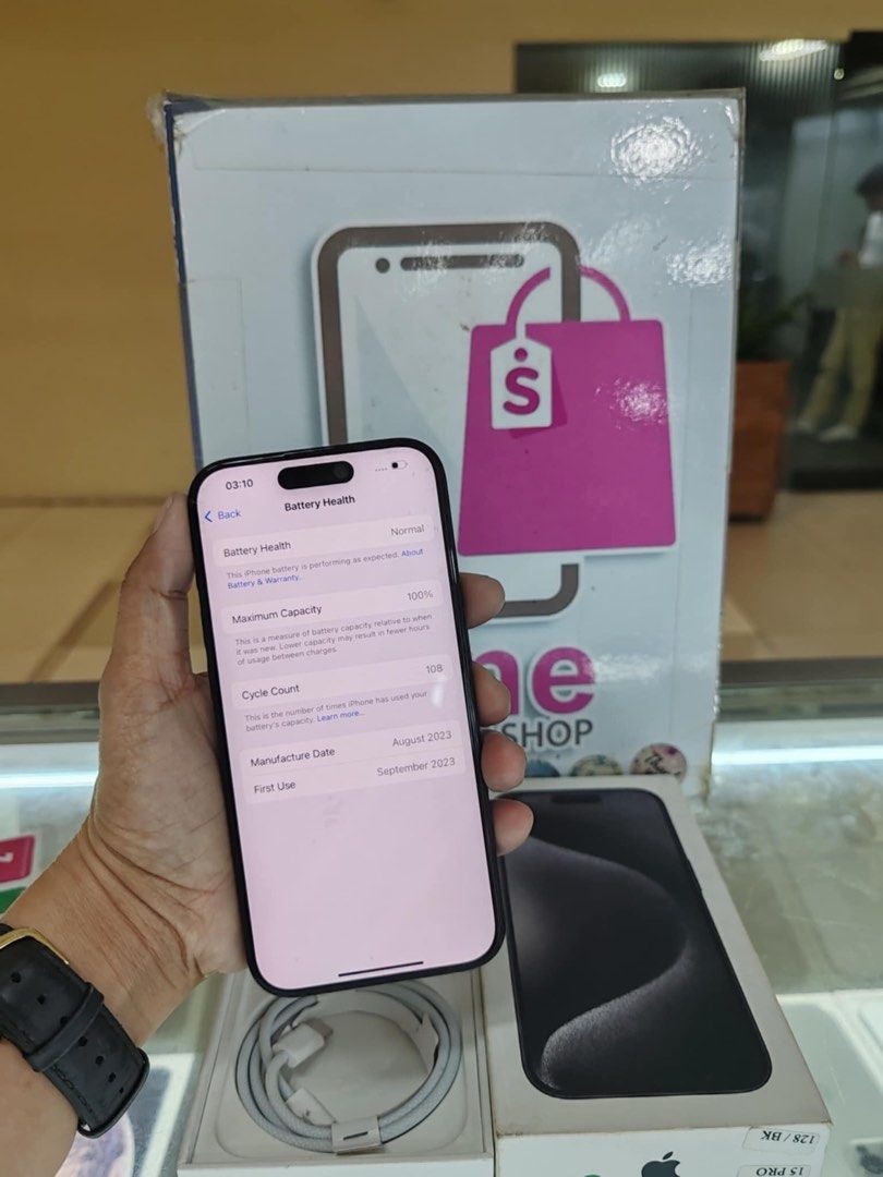 iphone 15 pro 128gb dual sim 2ndhand (Category: iPhone 15 Series) located in Manila. Submitted by orlandotub99548 (Listing ID 1357341728, Image 3). Description: iphone 15 pro 128gb dual sim 2ndhand hk variant complete package pick up store greenhills shopping center we accept trade in we accepy credit card and ggives installment we do cod and door to door we ship nationwide for fast transaction call 09277368323 look for vine visit my fb page vine