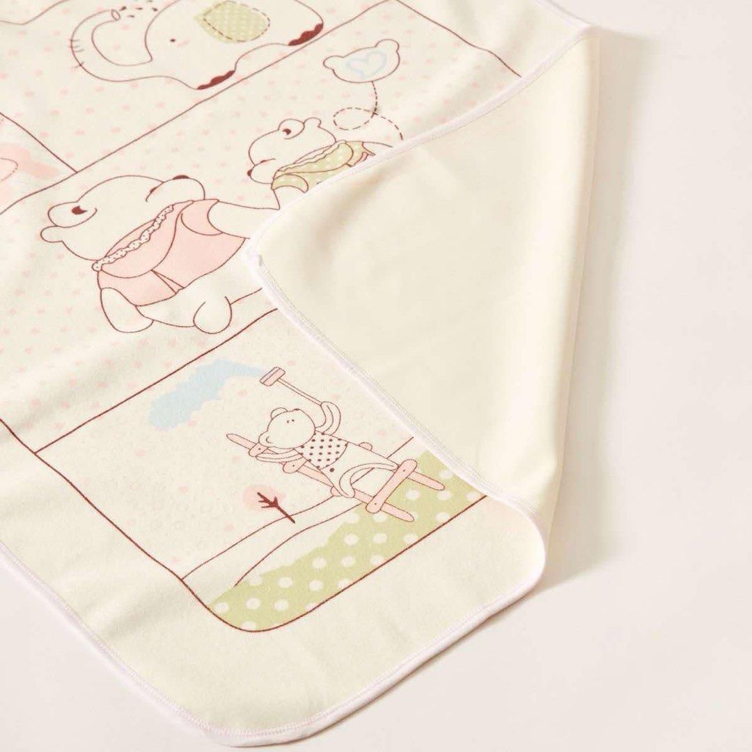 Juniors UAE brand printed waterproof changing sheet (Category: Changing Mats & Accessories) located in Mandaluyong City. Submitted by kidssection_2891 (Listing ID 1357331942, Image 2). Description: Actual photo posted ON hand ready to ship Kindly check photos for measurements.