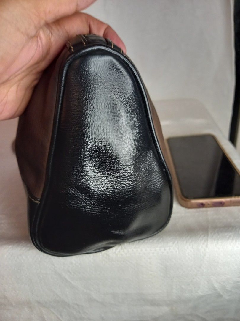 LOEWE Travel Pouch/ Organizer (Category: Luxury Bags & Wallets) located in Bacolod City. Submitted by lippi_bhalanx (Listing ID 1357280138, Image 3). Description: 9.5 x 4.5 x 6 inches dimensions Genuine leather no rubs no scratches on body Made in Spain.