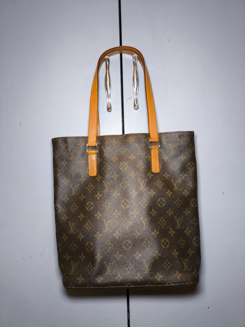 Louis Vuitton Vavin GM (Category: Luxury Bags & Wallets) located in Manila. Submitted by rewearables.mnl (Listing ID 1357383899, Image 1). Description: FOR SALE: Louis Vuitton Louis Vuitton Vavin GM THIS BAG IS SUPER WELL TAKEN CARE OFF DATE CODE: AR00210 MADE: MADE IN FRANCE ISSUE: NO ISSUE INCLUSION: WITH lV DUSTBAG MEET UP CAVITE, ALABANG AREA.