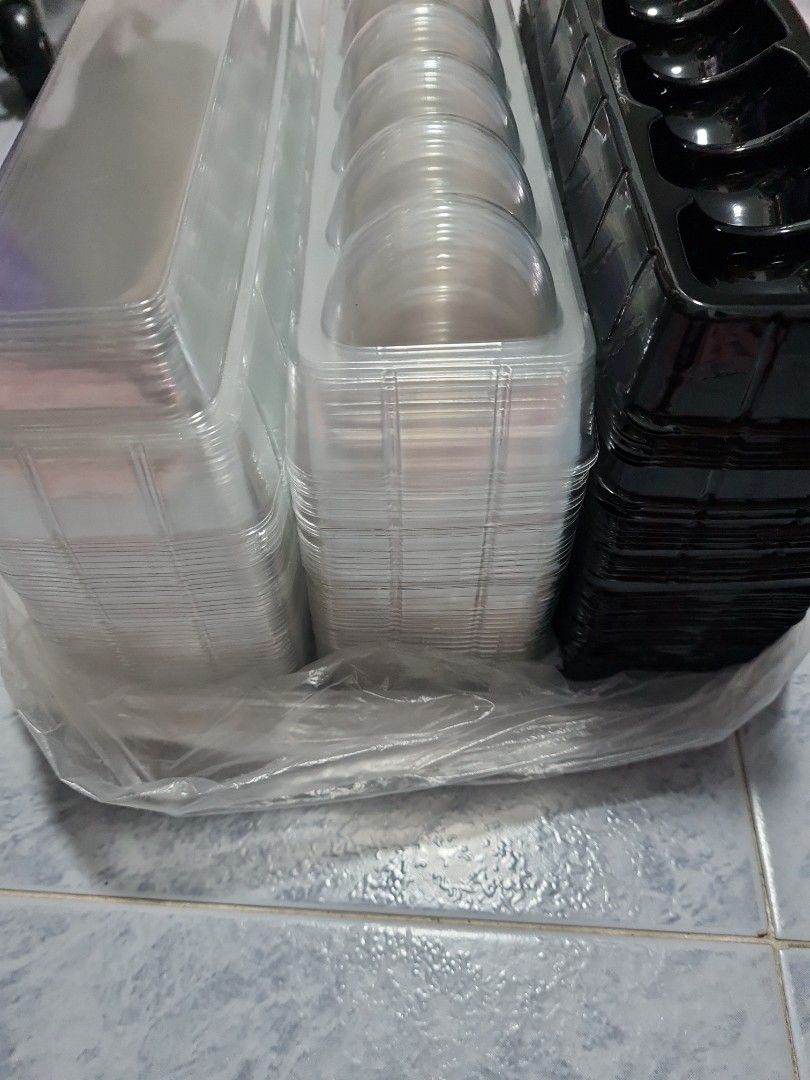 Macaron boxes (Category: Everything Else) located in Singapore. Submitted by cheryltmp (Listing ID 1357255843, Image 2). Description: ●A stack of no less than 50 unused macaron boxes. ●Self collect from Tampines 520271.